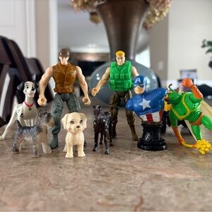 Marvel Action Figures with Dogs and Frog Set